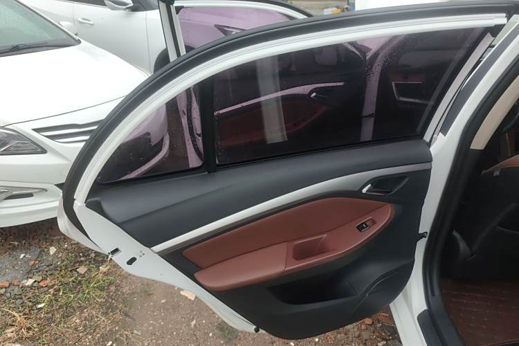 BYD G5 2017 #28 BYD G5 2017 car image #28