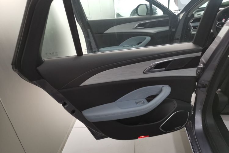 HongQi H5 PHEV 2025 car image #28