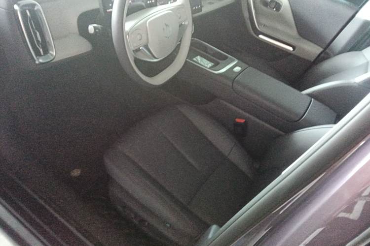 零跑汽车 零跑B01 2025 汽车图片 #28