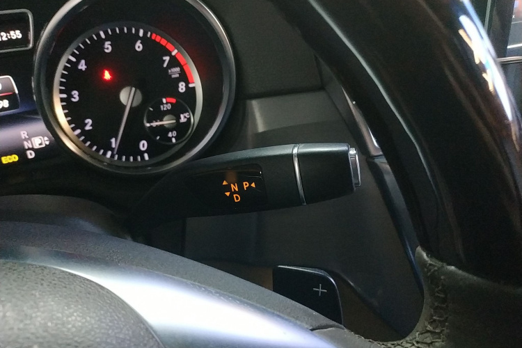 Mercedes-Benz M Class 2015 car image #28