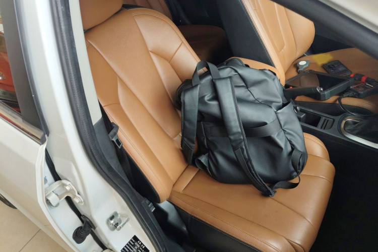 MG GT 2017 car image #28