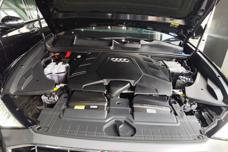 Audi Q8 2023 car image #28