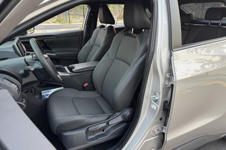 Toyota bZ4X 2022 immagine di auto #28