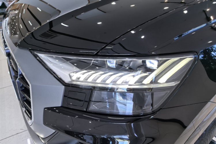 Audi Q8 2024 car image #28