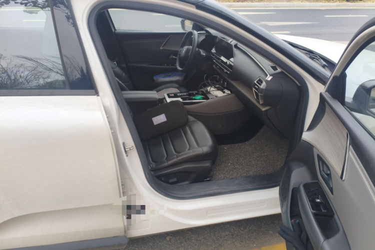 Citroen C5 X 2023 car image #28