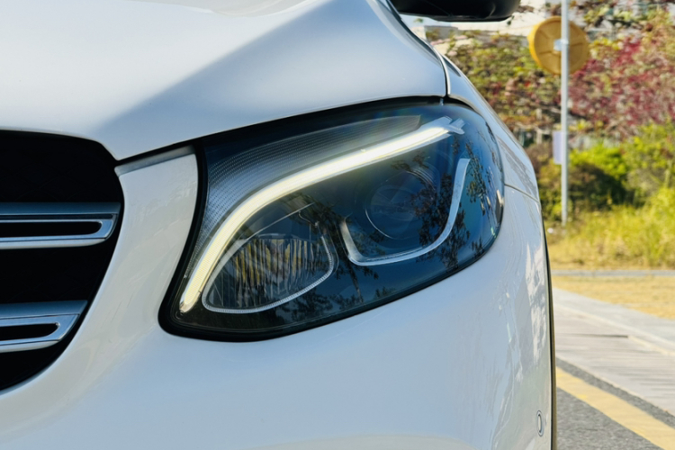 Mercedes-Benz GLC Class 2019 #28 Mercedes-Benz GLC Class 2019 car image #28