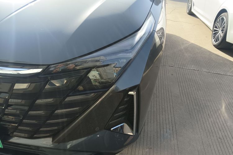 Changan UNI-Z PHEV 2024 car image #28