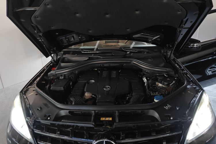 Mercedes-Benz M Class 2015 car image #28