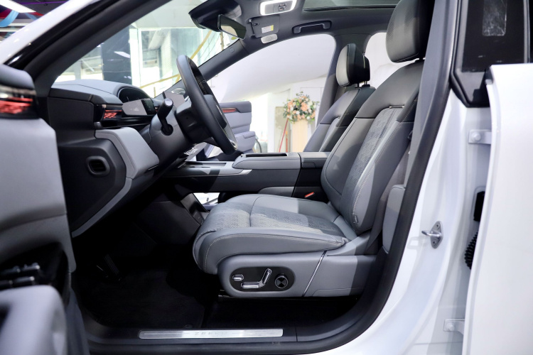 Zeekr 7X 2024 car image #28