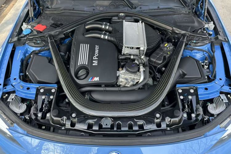 BMW M4 2018 car image #28