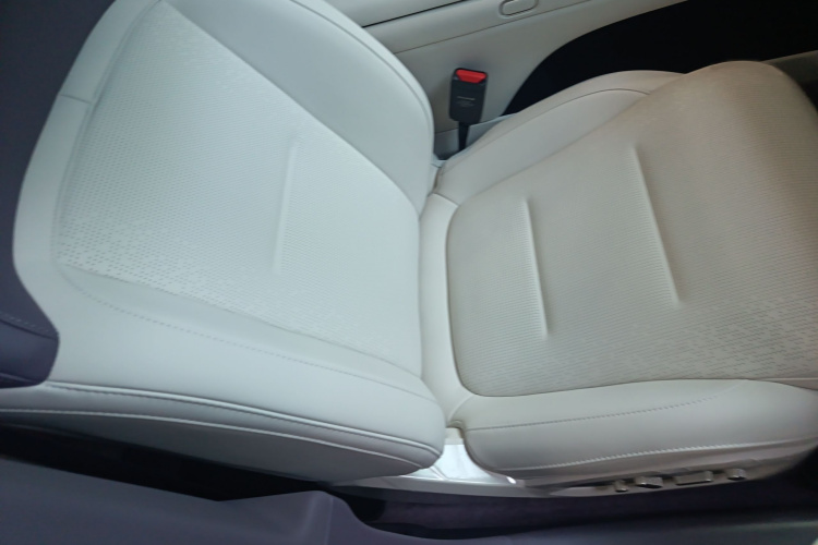 阿维塔 阿维塔06 2025 汽车图片 #28