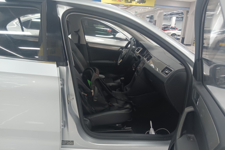 Skoda Rapid 2019 car image #28