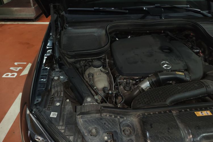 Mercedes-Benz GLE Class 2021 car image #28