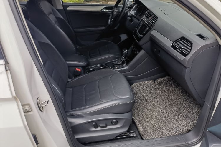 Volkswagen Tiguan L 2017 car image #28