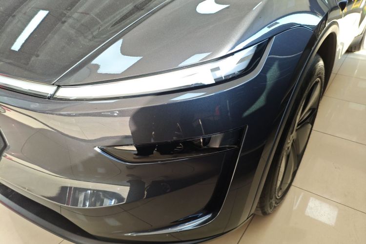 Tesla Model Y 2025 car image #28
