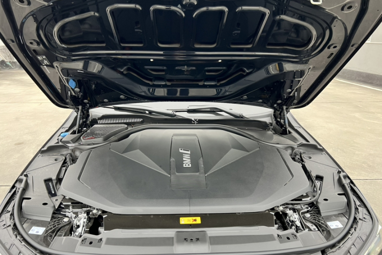 BMW i5 2025 car image #28