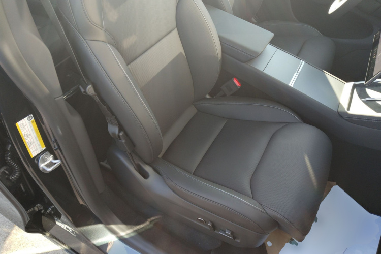 特斯拉 Model Y L 2025 汽车图片 #28