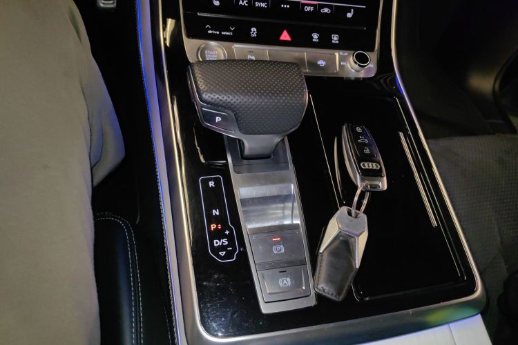 Audi Q8 2019 car image #28