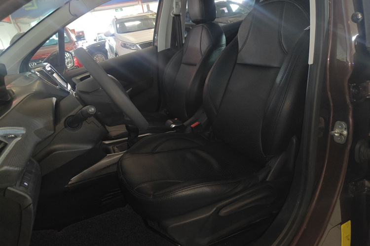 Peugeot 2008 2016 car image #28