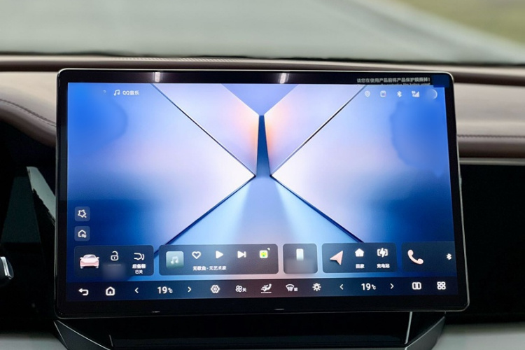 BYD Xia 2025 car image #28