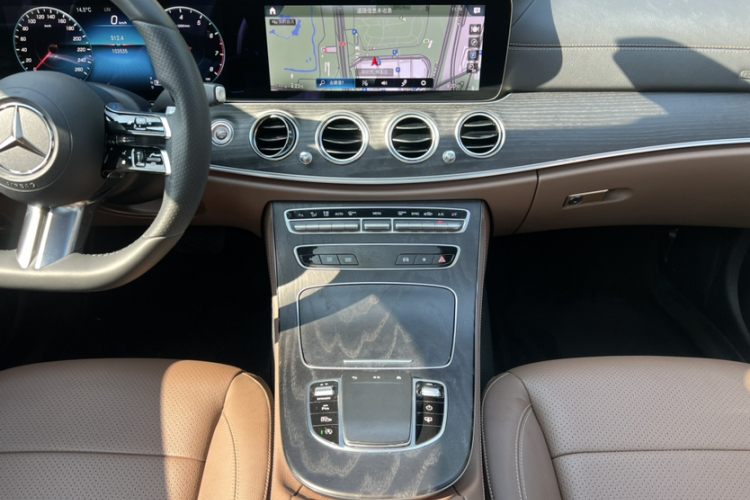 Mercedes-Benz E Class 2021 car image #28