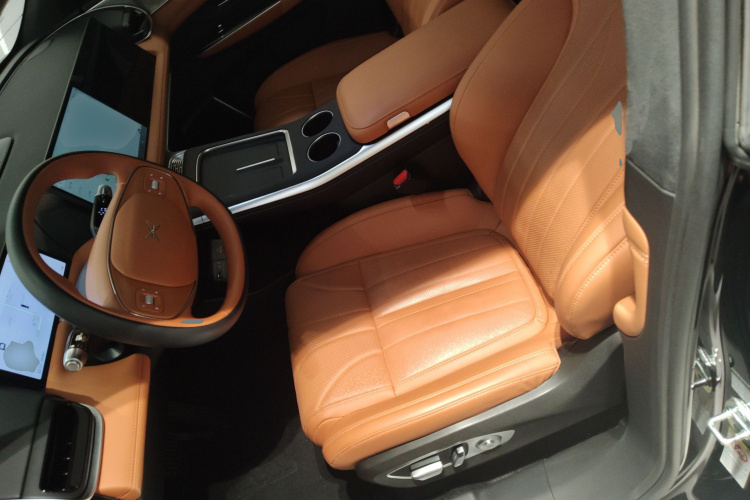 Xpeng G9 2025 immagine di auto #28