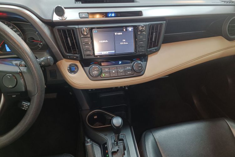 Toyota RAV4 2018 #28 Toyota RAV4 2018 car image #28