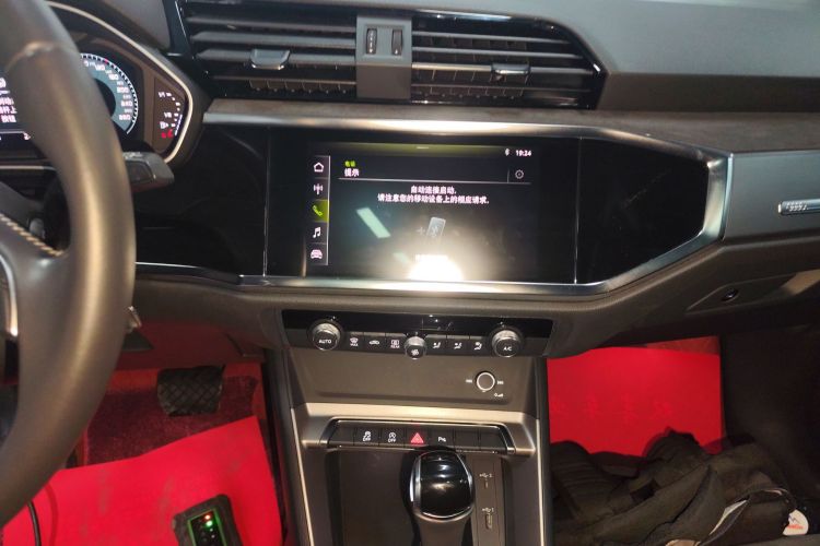 Audi Q3 2019 car image #28