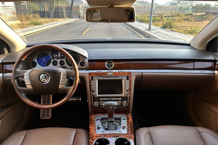 Volkswagen Pheaton 2012 immagine di auto #28