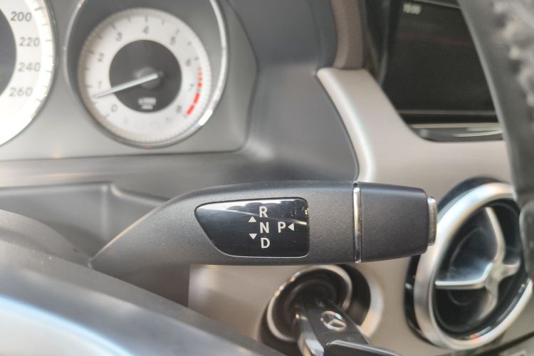 Mercedes-Benz GLK Class 2015 car image #28