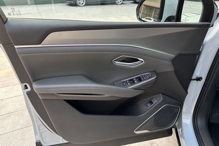 BYD SongL DM-i 2025 #28 BYD SongL DM-i 2025 car image #28