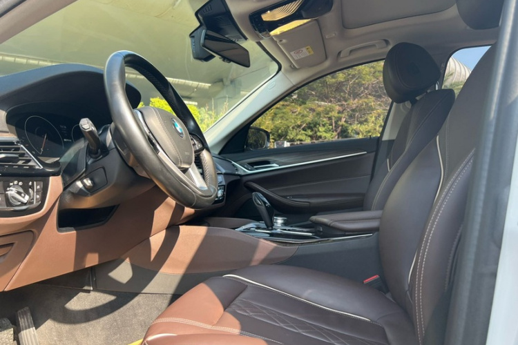 BMW 5 Series New Energy 2019 #28 BMW 5 Series New Energy 2019 car image #28