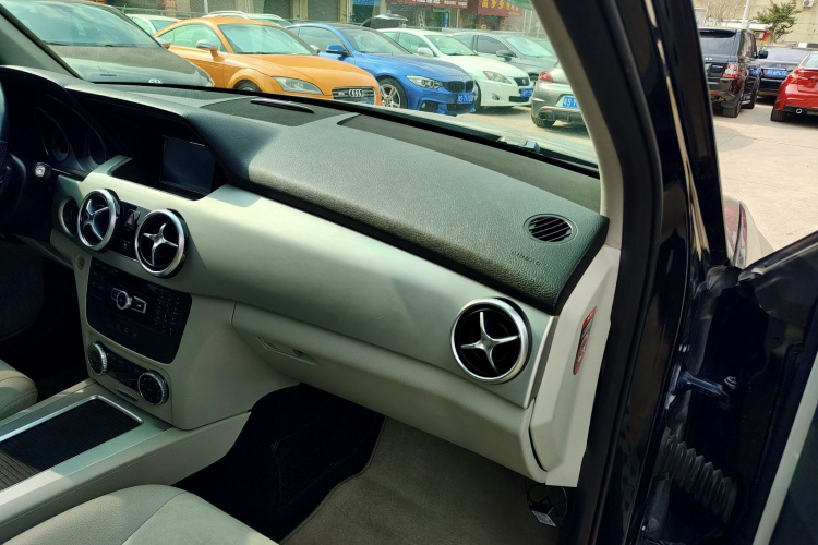 Mercedes-Benz GLK Class 2015 car image #28