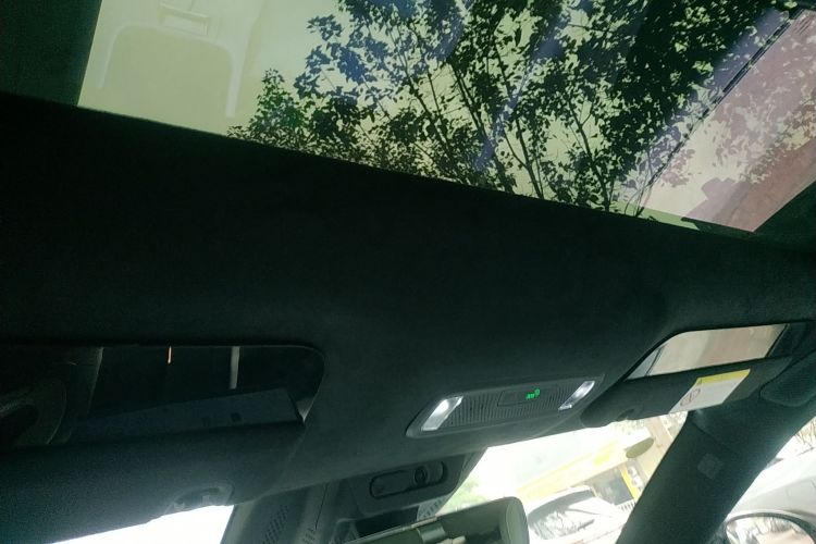 Lynk & Co 2025 car image #28
