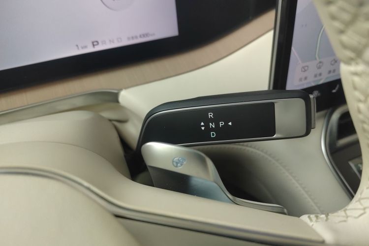 Denza 2025 car image #28