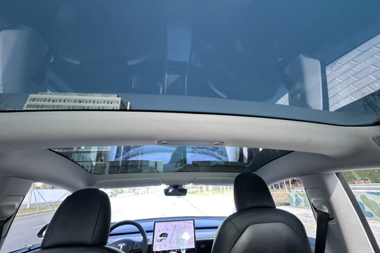 Tesla Model 3 2020 car image #28