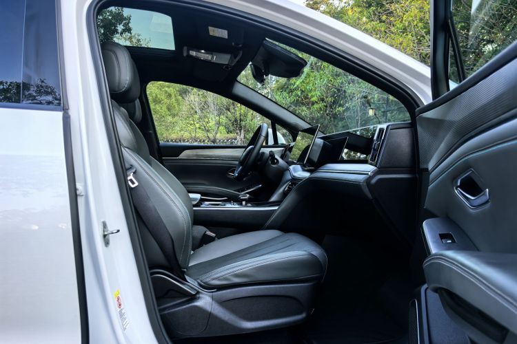 BYD SongL DM-i 2025 car image #28