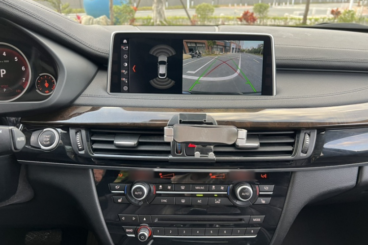 BMW X6 2018 car image #28