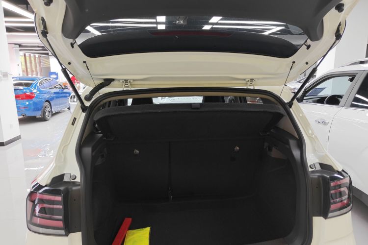 Volkswagen T-Cross 2022 car image #28