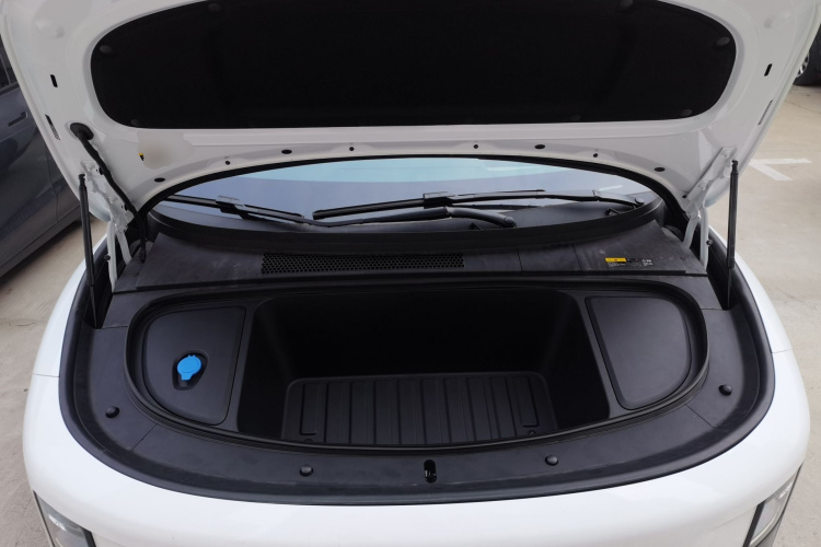 Li 2025 car image #28