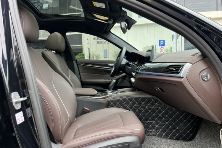 BMW 5 Series 2024 car image #28