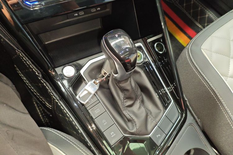 Volkswagen Tayron 2023 immagine di auto #28