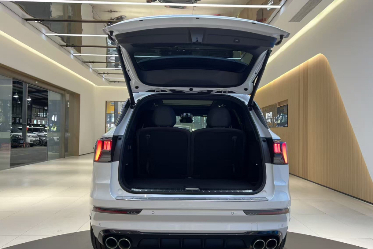 Lynk & Co 09 2022 car image #28