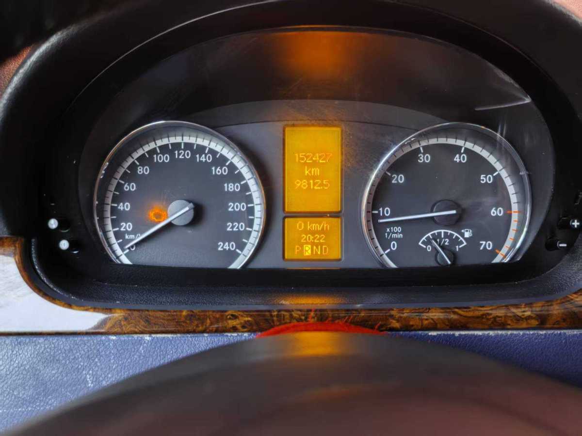 Mercedes-Benz Viano (Imported) 2012 immagine di auto #28