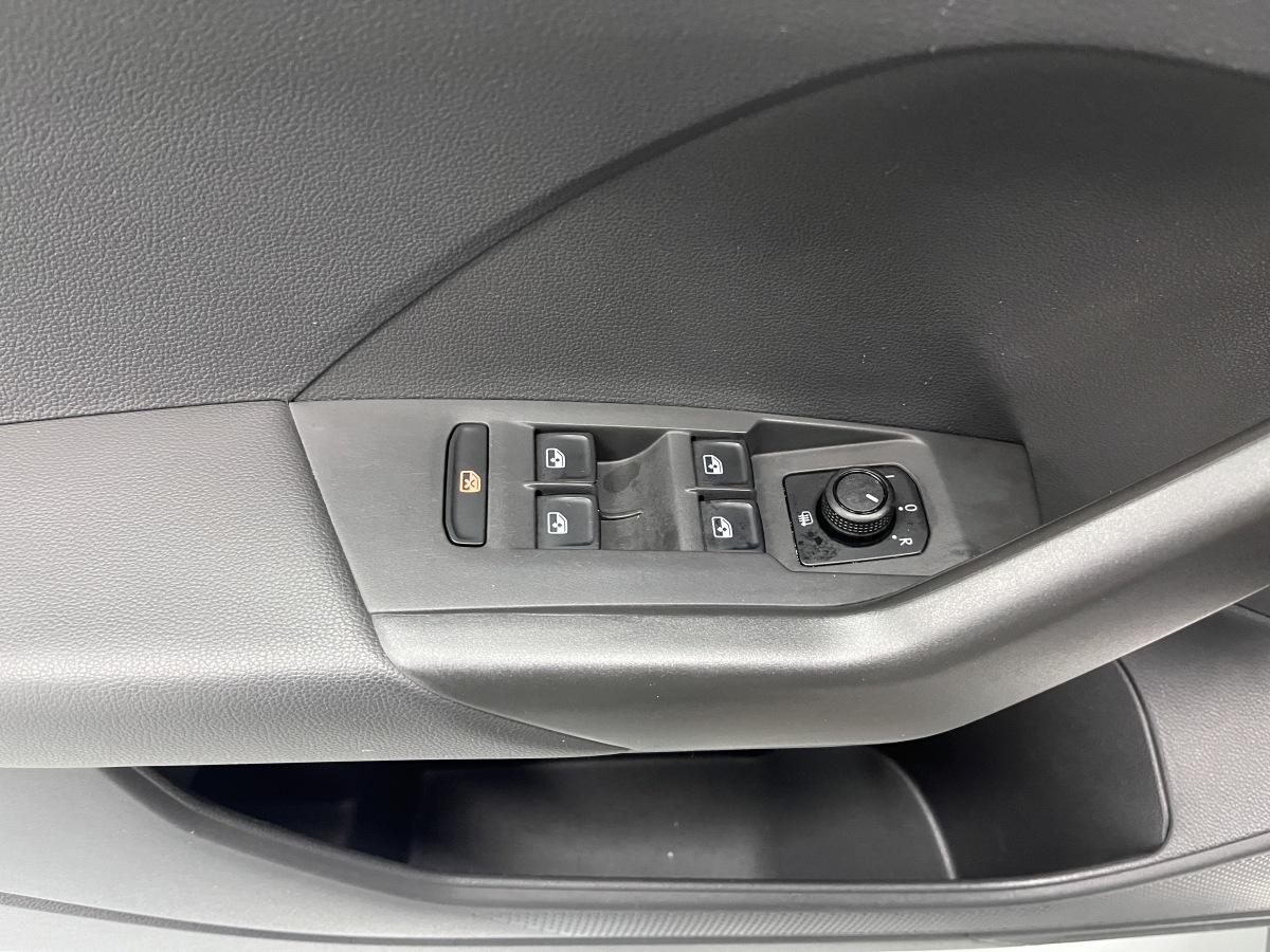 Volkswagen T-Cross 2019 car image #28