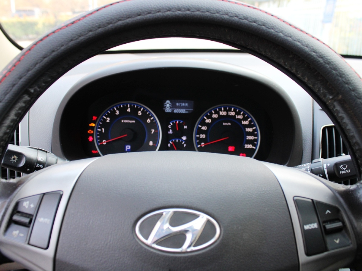 Hyundai 2012 car image #28