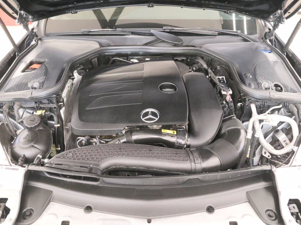 Mercedes-Benz 2019 car image #28
