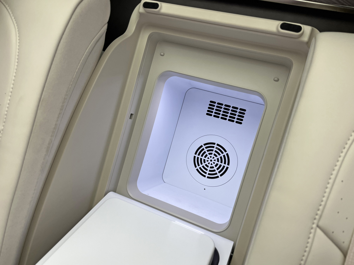 Denza Z9 2024 car image #28