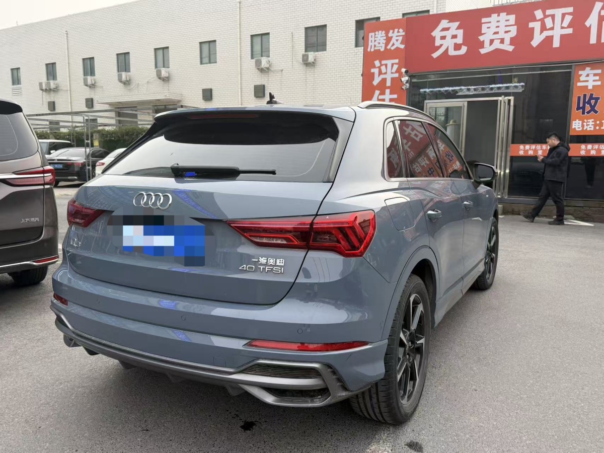Audi Q3 2022 car image #28