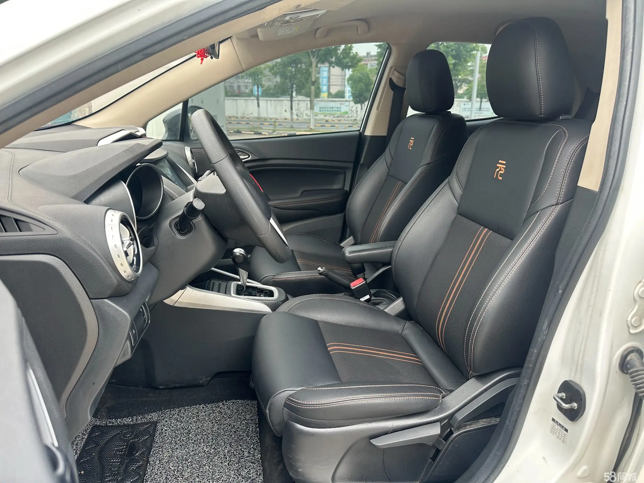 BYD Yuan 2018 صورة سيارة #28